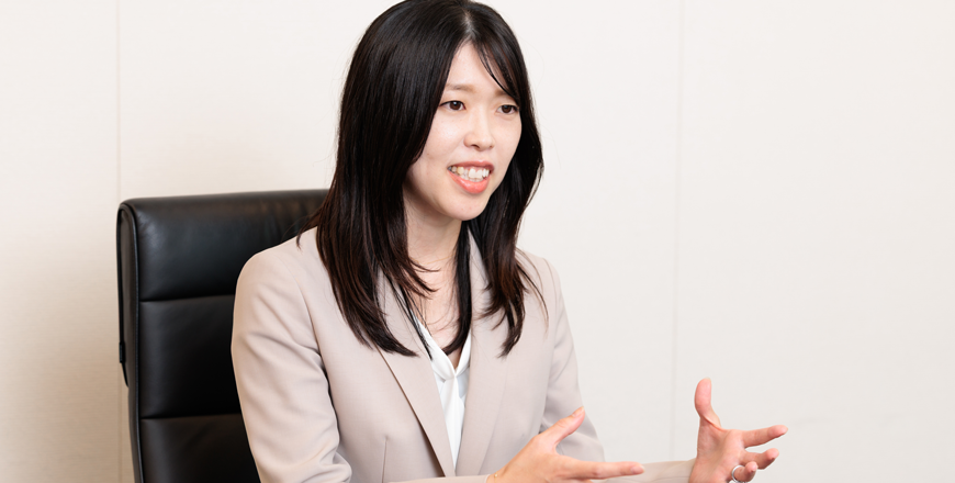 An analytical consultant who uses his IT knowledge and steady project drive to realize data-backed reforms.