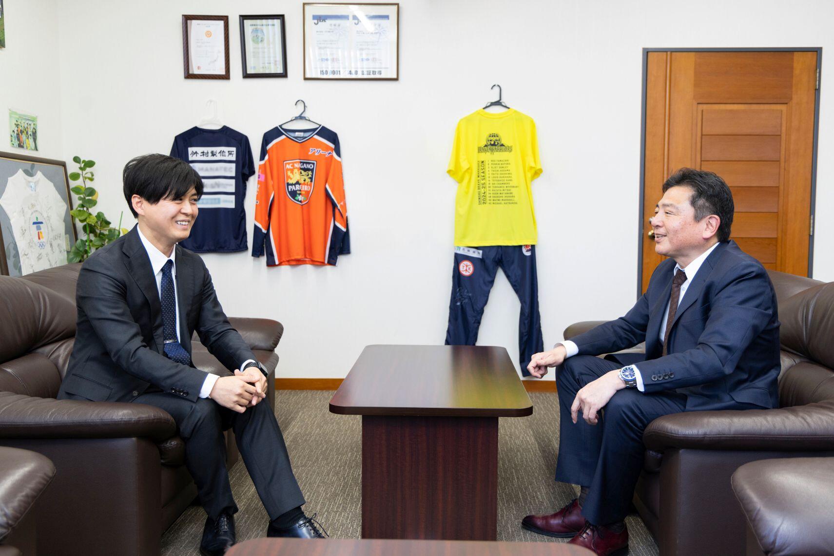 竹村勝年社長と羽田雅一社長_対談の様子